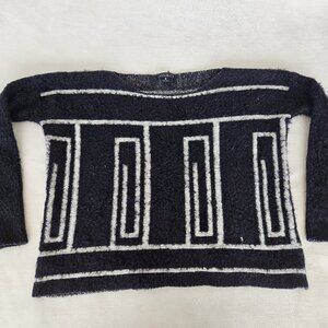 SMALL *Sweater Black & White EUC Thick Material
